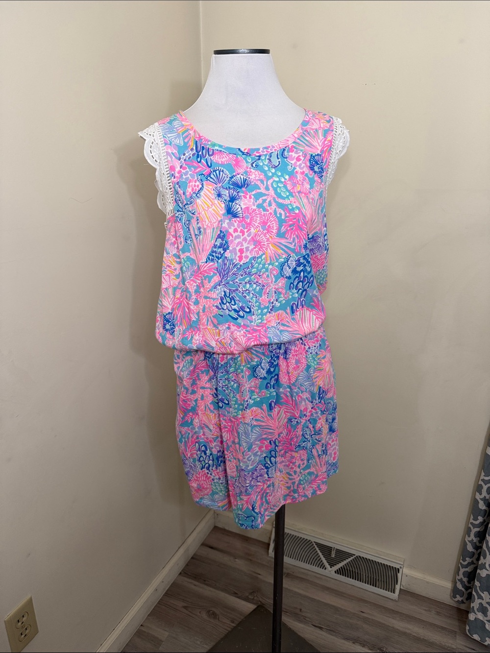 Lily Pulitzer Agee Romper Women’s size large.